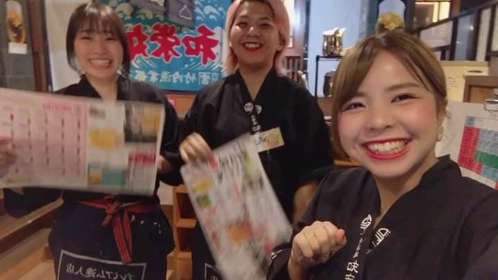 知床漁場 新大宮店のインスタグラム：「こんばんは！！ 本日も元気に営業しております✨ みなさん肌寒くなりましたので 体調にはお気をつけください(>_<) 皆様のご来店お待ちしております💕 学生アルバイトでお迎えいたします＼(^o^)／ アルバイトも募集しておりますので ぜひぜひ！ご連絡お待ちしております✨ #知床漁場#新大宮#奈良#知床#居酒屋#海鮮#海鮮居酒屋#ひょっこりはん」