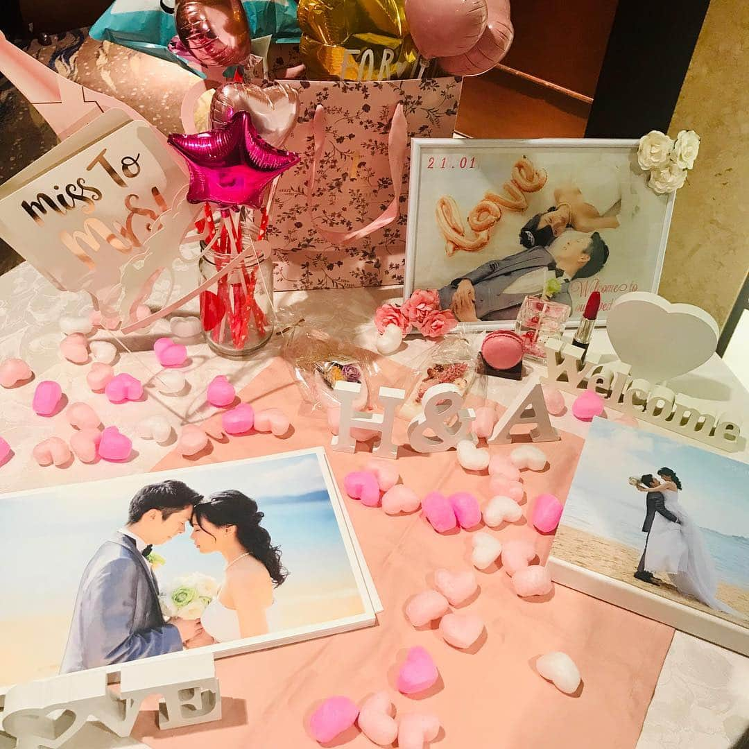 西澤由夏さんのインスタグラム写真 - (西澤由夏Instagram)「大親友・温奈の結婚式💍💕 ドレス姿が可愛くて可愛くて、いつも可愛いけどいつも以上に可愛かったぁぁ😍 幸せそうな温奈を見て、私まで幸せな気持ちになった♡ 温奈、本当におめでとう✨✨ 2018.10.13 #大親友 #結婚式」10月14日 20時02分 - yknszw