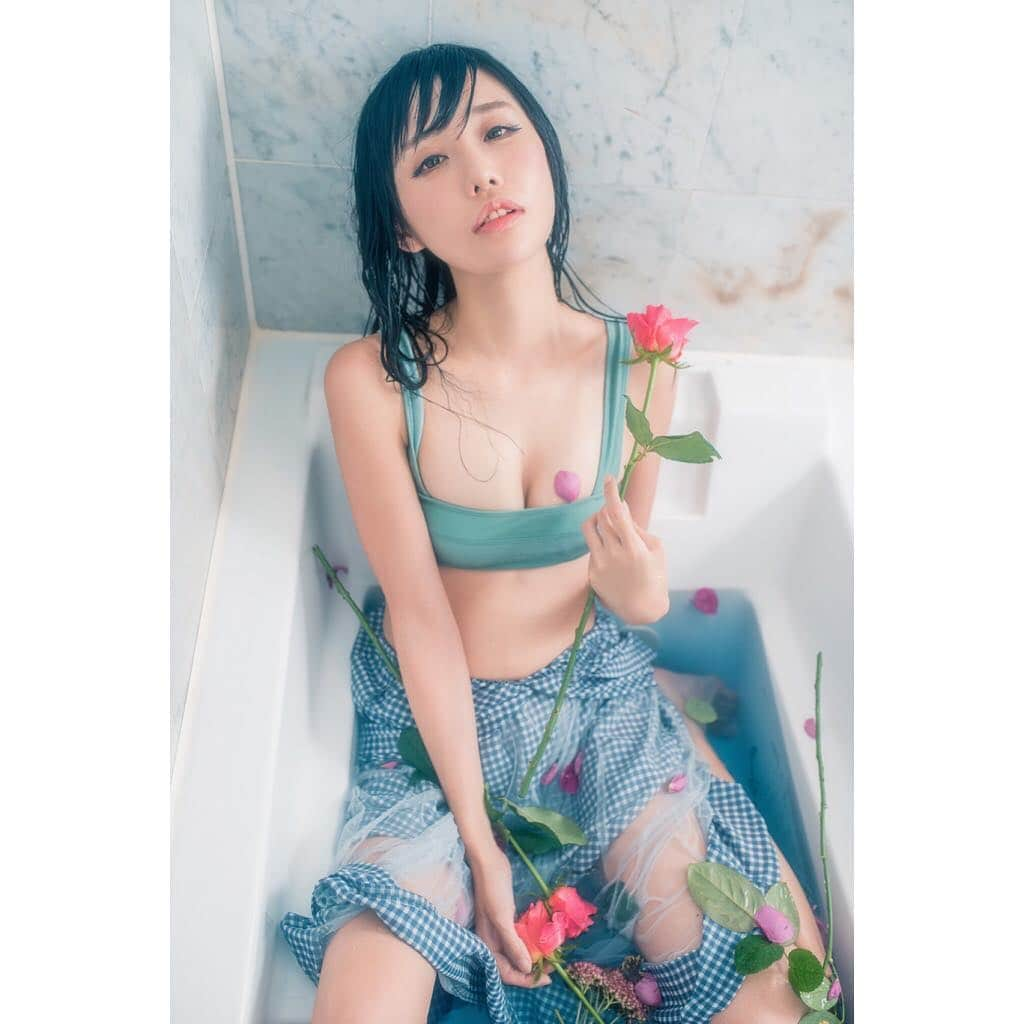 稲森美優さんのインスタグラム写真 - (稲森美優Instagram)「🌷🌹🌺🌻🌼💐 （💐 @haniwa2go ）  #グラビアアイドル #グラドル #japanesegirl #gravure #photogravure #shooting #撮影 #followme #hip #競泳水着  #swimsuit #gallerywall #igersjp #swimwear #Instagramjapan #portrait #portrait_shots #bestphotogram_portraits #instaportrait  #instagood #被写体 #写真好きな人と繋がりたい#写真撮ってる人と繋がりたい」10月14日 19時57分 - miyuuinamori