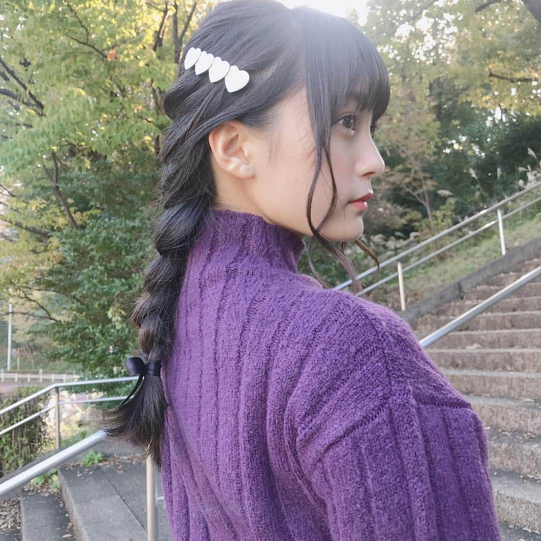 小山リーナさんのインスタグラム写真 - (小山リーナInstagram)「お姉ちゃんに編み込みしてもらった💍 紫かわいい、最近すき 黒はもっとすき ・ ・ #編み込み #ヘアアレンジ #ootd #私服 #ニット #スキニー」10月14日 21時56分 - rina_koyama_box