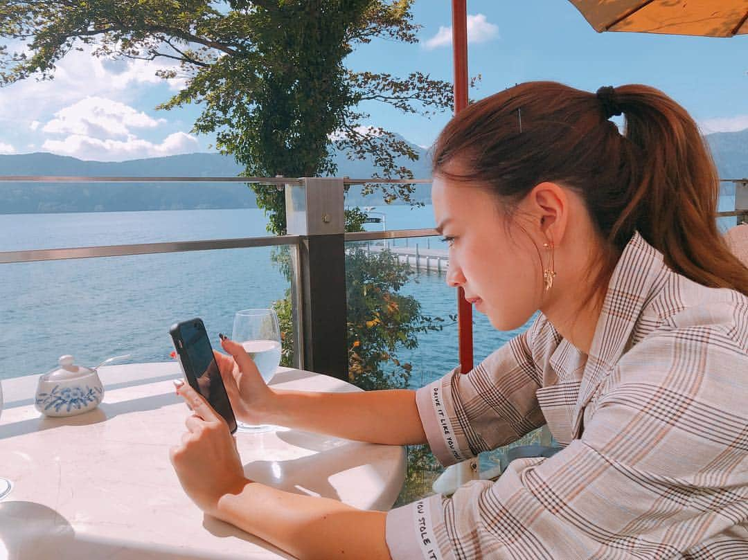 金子織江さんのインスタグラム写真 - (金子織江Instagram)「落ち着くカフェみっけ☕️✨ . . . #cafe #hakone #beautiful #cake #カモミール #カフェ #箱根 #山のホテル #love #drive #instagood #instafood #instagram」10月14日 22時01分 - orie_kaneko44