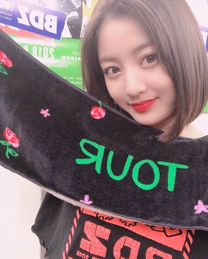 TWICEさんのインスタグラム写真 - (TWICEInstagram)「고베까지 무사히 끝!🌹」10月14日 22時00分 - twicetagram