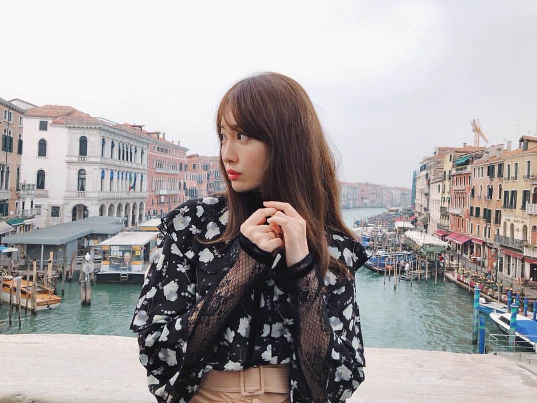 小嶋陽菜さんのインスタグラム写真 - (小嶋陽菜Instagram)「⚓️⚓️⚓️ #venezia #水曜日発売✨」10月14日 22時11分 - nyanchan22