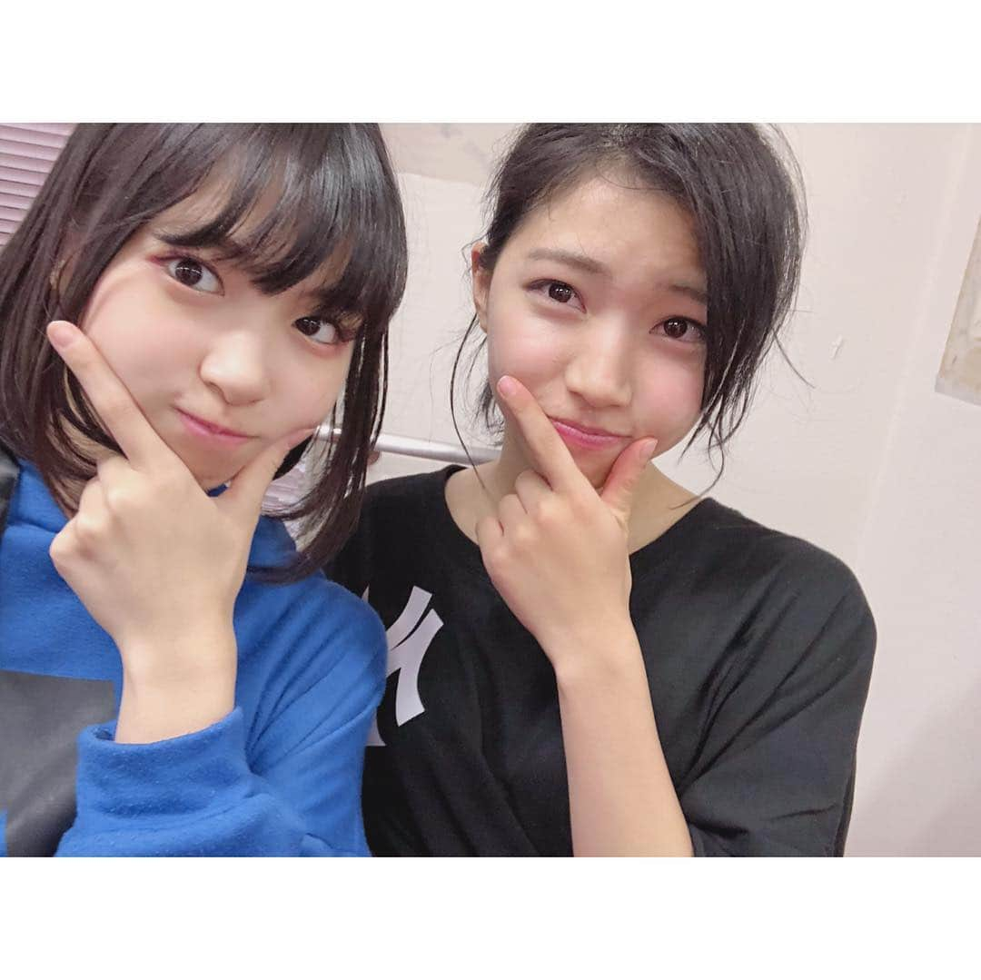 橋本陽菜さんのインスタグラム写真 - (橋本陽菜Instagram)「@sideroad615 ♥ * おかえりなさい💚💚 ゆりの踊ってる姿。キラキラを通り越してもうキラキラキラキラーだった🌟☺️ ……語彙力(笑) 特に♪蜂の巣ダンス♪がもう😂😂😂😂😂😂😂🐝 タップダンスもすごくかっこよかった👏JUMPの瞬間とか着地の瞬間撮るのすごい大変だったけどみんなにゆりのかっこよさ伝えたくて😬😬 ゆりのダンス、歌、コメント、全てがパフォーマーとして最高だと思う😯💭感動をありがとう💓 * * iPhone Xの凄さに驚いてます！ 写真のアルバムから加工できるライトの調節しかしてなくてこの美しさ😳 ゆりの美しさを素晴らしく引きたててますね👏 原画は……755orTwitter 755→❤ Twitter→💙 コメントでアンケートとります🙋‍♀️ ぜひ押してください😘 * #横道侑里 #チーム8 #秋の復活祭 #おかえりなさい」10月14日 23時17分 - 48pyonz_toyama