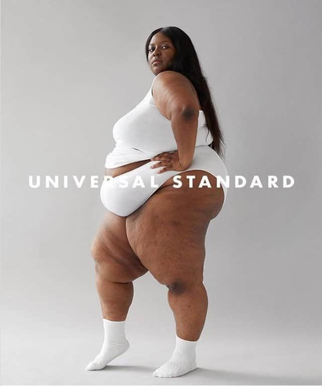 Huffington Postさんのインスタグラム写真 - (Huffington PostInstagram)「@luhshawnay is a size 24 model who appears in a new Universal Standard campaign. In a post sharing the image on her Instagram page, Steward called it the “most powerful” picture she’d ever seen of herself. 💖 Despite the stunning result, Steward told HuffPost that the idea of the shoot originally “terrified” her. Her trepidation was directly correlated with the treatment she is used to receiving online. 😔 However, Steward recognized how affirming a photo like this one ― showing a confident woman with a larger body that is not hidden, photoshopped or filtered ― could be for others. 💖 "Seeing this photo makes me realize how important it is for me to be visible and not hide myself like I was always taught to do." // 📷: @universalstandard and @ronanksm」10月15日 0時10分 - huffpost