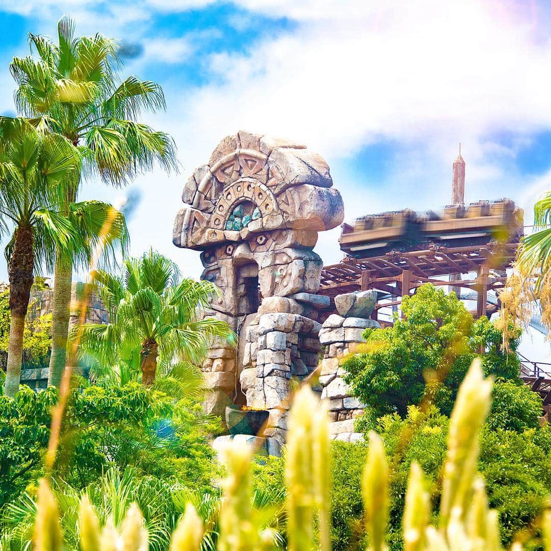 のインスタグラム：「Don't be afraid of raging spirits! 火の神と水の神の怒りに立ち向かう覚悟はあるか？ #ragingspirits #lostriverdelta #tokyodisneysea #tokyodisneyresort #レイジングスピリッツ #ロストリバーデルタ #東京ディズニーシー #東京ディズニーリゾート」