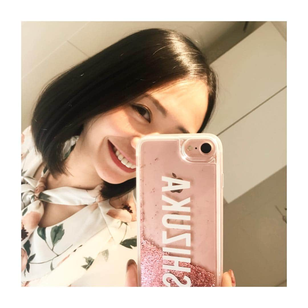 緑川静香さんのインスタグラム写真 - (緑川静香Instagram)「New iPhone case❤️ @casetify_jp @casetify さんの✨  キラキラ可愛い😍  #casetify #iphoneケース #glitter #pink  #可愛くてずっと見ちゃう #入れる文字は #名前じゃなくて好きな文でもいいんだよ #迷ったけどやっぱ名前にした #名前って #ママからもらった一番最初のプレゼントだもんね #ケースが可愛いと携帯持つのも楽しい 笑」10月15日 10時51分 - midorikawa_shizuka