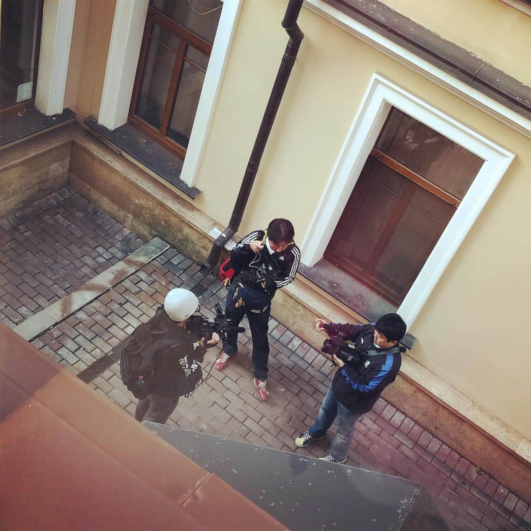 岡村隆史さんのインスタグラム写真 - (岡村隆史Instagram)「モスクワの朝 ホテルの前で待機する旅猿スタッフを盗撮 私達の悪口言ってませんように…」10月15日 10時49分 - okamuradesu