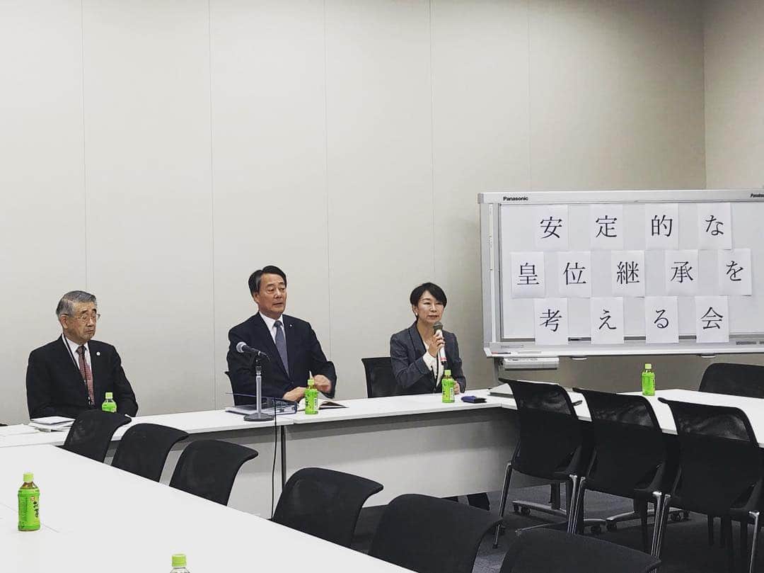 山尾しおりのインスタグラム：「. 第４回「安定的な皇位継承を考える会」、古川貞二郎（元内閣官房副長官）先生を講師にお招きしました。 . 象徴天皇制を継続すべきと考えるなら制度的解決が必要。民間で解決するテーマではない以上、政治が責任を持つしかない。 . 政争の具にせず、立法府としての責任を果たします。」