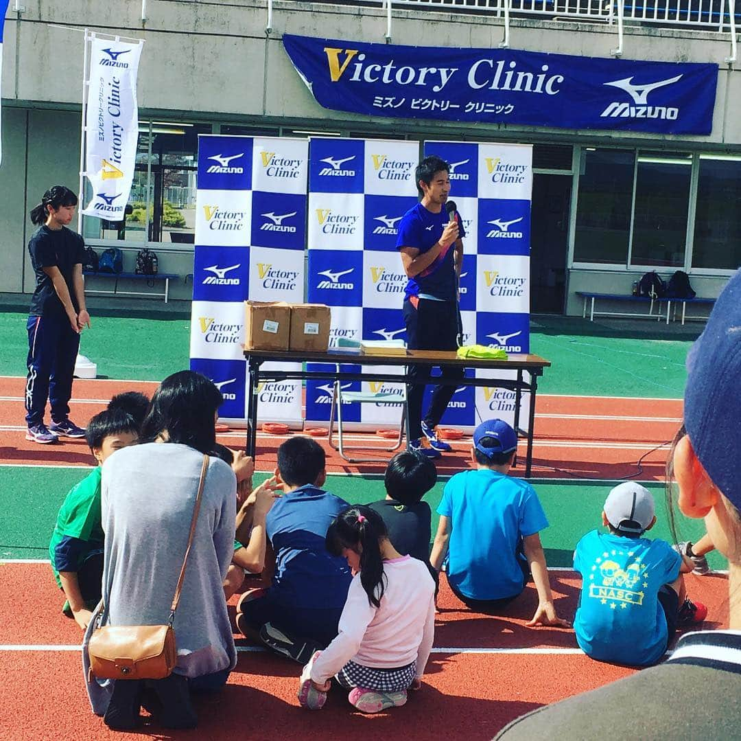 飯塚翔太さんのインスタグラム写真 - (飯塚翔太Instagram)「2日間新潟県燕市と長岡市に行って参りました。 陸上クリニックでは子供たちも楽しく走りました！ 洋食器で有名な燕市では工場見学と 実際に体験もさせて頂きました！ 職人さんは仕事に誇りを持ち消費者の気持ちを第一にという流石でした。 沢山の工程がありそれぞれのプロフェッショナルが協力することの強さを感じました！ I had great time running with kids in Niigata.  I experienced making glasses. The  master craftsmanship is amazing, #niigata #atheletics #mizuno」10月15日 20時03分 - shoman0625