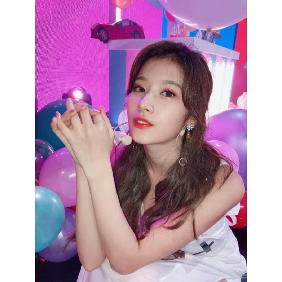 TWICEさんのインスタグラム写真 - (TWICEInstagram)「🦋💜」10月15日 20時44分 - twicetagram