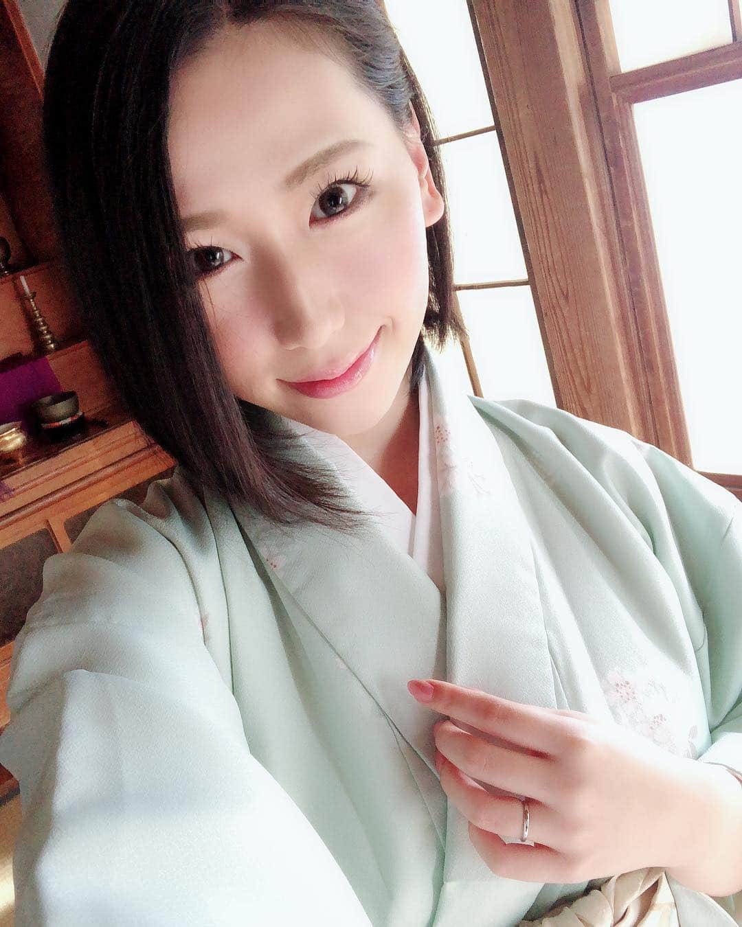 佐山愛のインスタグラム：「・ shooting🎥 ・ 和服久々だなぁ👘」