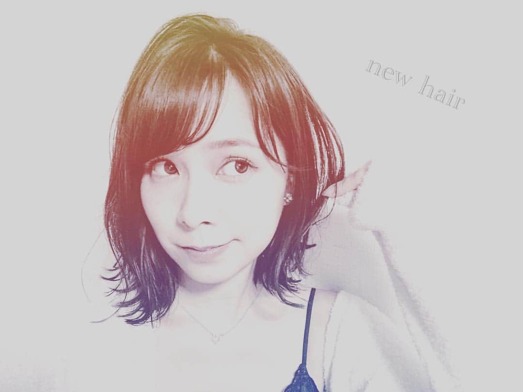 のインスタグラム：「思い切って。。 * #newhair ✂︎ * いかがでしょう。。？ アンケートにお答え頂いた皆様、ありがとうございました🙇‍♀️ 悩み抜いた末、最後は @katoyukii さんに相談！ * 20センチ近くバッサリ行きました！ 2、3枚目、#nofilter です！ * 繋がりものの収録がある間は大幅なイメチェンは出来ないので、嬉しい、、 もう、横浜の方はみんな#ace 行って欲しい😫笑！ * 短い髪用の宣材撮らねば。 * #イメチェン #バッサリカット #ヘア #ヘアカット #カラー #横浜 #hair #cut #color #selfie #yokohama #hairsalon #アナウンサー」