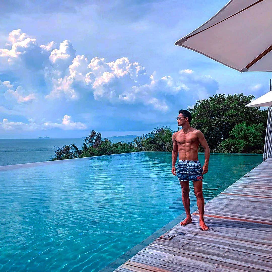 梅野源治のインスタグラム：「サムイ島に来ています！ 雨季で雨予報だったけど、今のところずっと晴れてる♪  #Thailand #kohsamui」