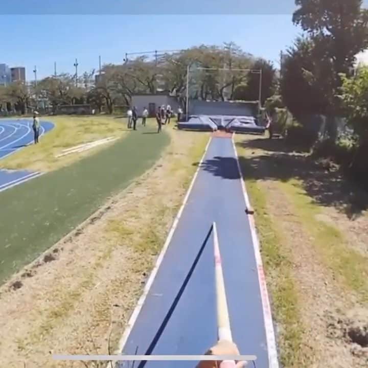 のインスタグラム：「この前撮影した、棒高跳の澤野視点映像。是非棒高跳を体感して下さい！！ ちなみにVR映像に関してはこちら→ https://youtu.be/z_AuSZ_Ep48  #polevault #棒高跳 #VR #insta360 #gopro #棒高跳のVR映像は日本初 #fujitsu #富士通」
