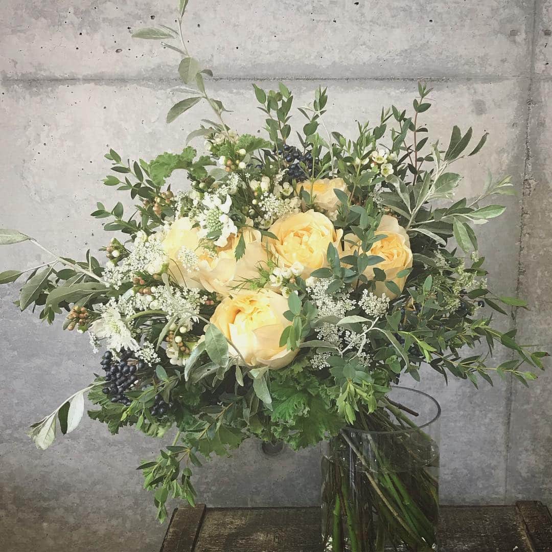 のインスタグラム：「Delivery flower。 @willgarden_official  #willgarden #flower #flowers #delivery #bouquet」