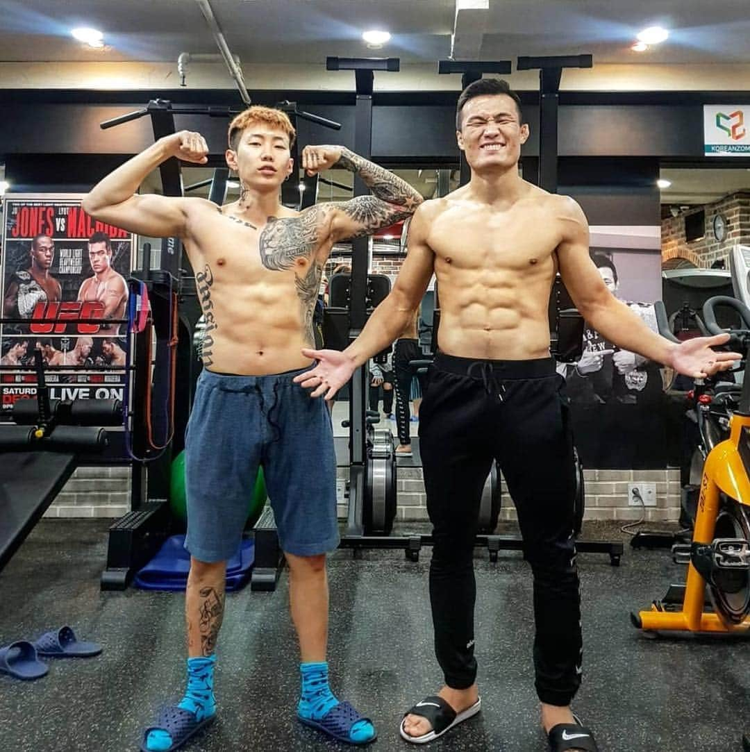 パク・ジェボムさんのインスタグラム写真 - (パク・ジェボムInstagram)「@koreanzombiemma looks ready for #ufcfightnightDenver already!! 🔥🔥🔥🔥 난살좀빼야겠다 😅😅경기준비잘하고있는 코리안좀비!!! 응원많이해줘요!!!! #ZombieVsEdgar #UFC #AOMG」10月15日 16時24分 - jparkitrighthere