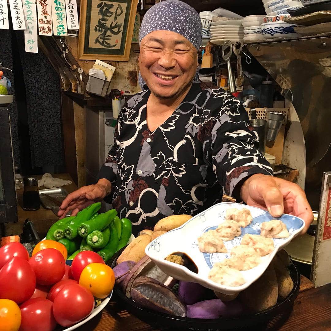 小谷あゆみのインスタグラム：「金沢 新天地 #赤城 行ってきたー！ その昔、石川県の春夏秋冬の #里山の恵み を教えてくれた師匠！赤城さんのお店で #自然薯のお刺身食べたー‼️ #加茂の雅子さん と記念の3ショットやー！ 金沢のわたしの家族〜大好きな父と母❤️ただいまー さて #ベジアナの里山クイズー‼️ 5枚目の写真 #この白いジャム！初めて食べたー！ 赤城さんの手づくりジャム！ よそにまず売ってないと思いますよー。 #ヒントはお店の写真のどこかに写り込んでます #回答コメントお待ちしま〜す ただし、 #ほのめかしの法則 でちょいひねりの回答お待ちしておりまーす！ 答えは12時間後〜〜❣️」