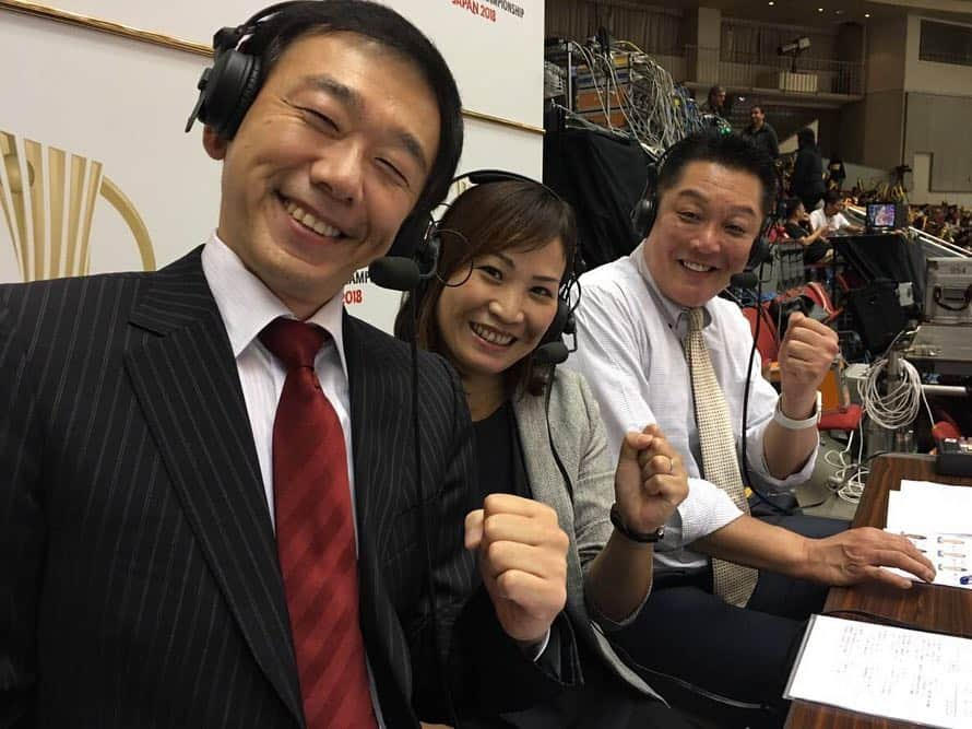 TBSバレブーさんのインスタグラム写真 - (TBSバレブーInstagram)「【#世界バレー 3次R 第2戦 🇯🇵vs🇮🇹 放送中📺】 準決勝をかけ、日本代表🇯🇵運命の一戦‼️ 今日も熱いメンバーでお届けします🎤是非一緒に声援を送ってください📣📣 まもなく試合開始🏐💥 . <解説> #川合俊一 さん #眞鍋政義 さん #竹下佳江 さん . <コートサイド> #大林素子 さん . <副音声> #山本隆弘 さん #大畑大介 さん #松田丈志 さん #狩野舞子 さん . #想いを繋ぐ #心はひとつ」10月15日 19時19分 - tbs.volleyboo