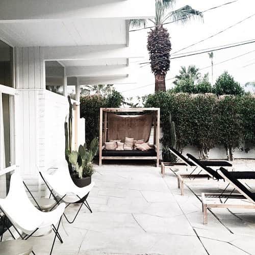 アールジーンのインスタグラム：「Wishing this was our office for the day.」