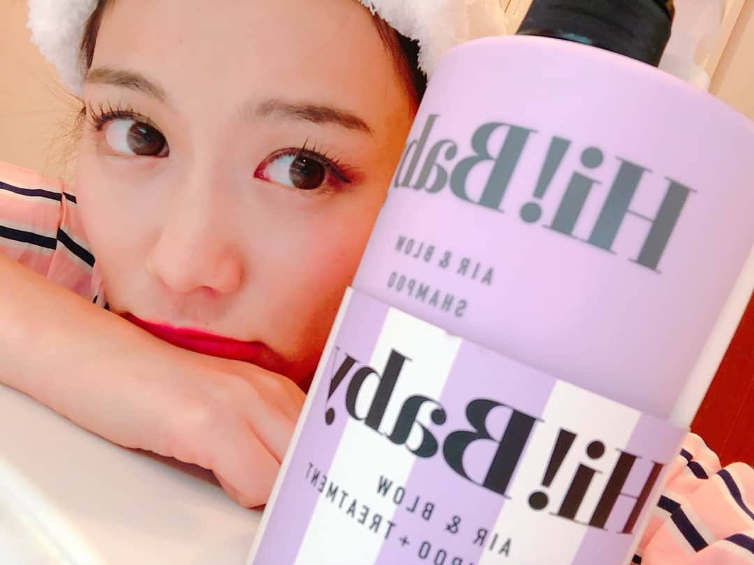 高城れにさんのインスタグラム写真 - (高城れにInstagram)「Bath Timeは最高の女子力UPの時間💜 愛用シャンプー🛀 いい匂い♡  #bathtime #Hi!baby #shampoo #treatment」10月15日 21時26分 - takagireni_official