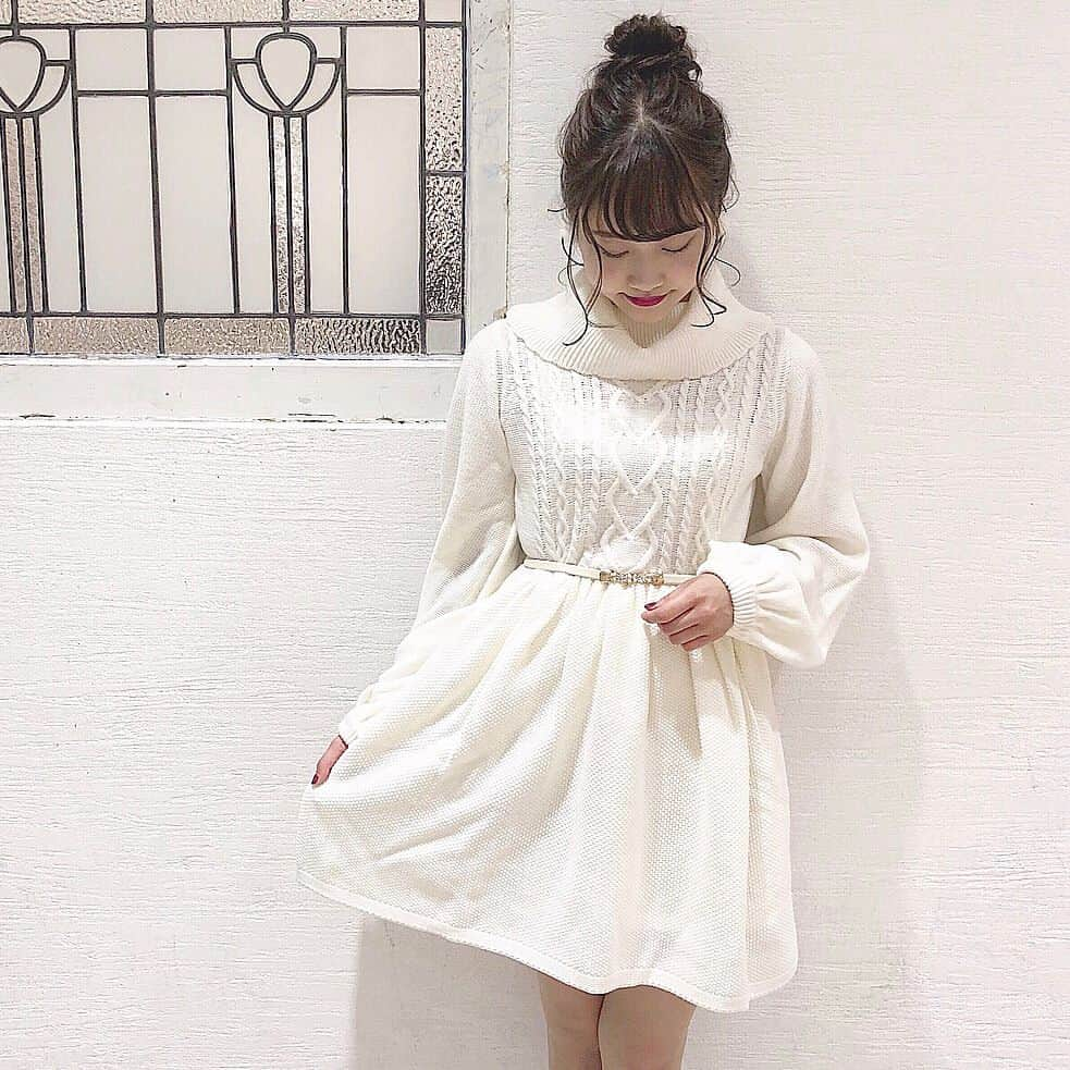 evelyn.coordinateさんのインスタグラム写真 - (evelyn.coordinateInstagram)「・ ・ ♡new arrival♡ ・ とっても可愛いニットワンピが 入荷致しました🐻❤️ ・ ポテっとしたお袖にタートルネックはスカラップのデザインで 可愛いが詰まったワンピースとなっております💕 ・ ベルトをプラスするのがオススメです♡ ・ staff  152cm ・ one-piece ¥7,900+tax belt ¥1,900+tax ・ ・ #エブリン#ニットワンピ#タートルネック#コーデ#evelyn#knit#instagood#instagram#followme」10月15日 22時31分 - evelyn.coordinate