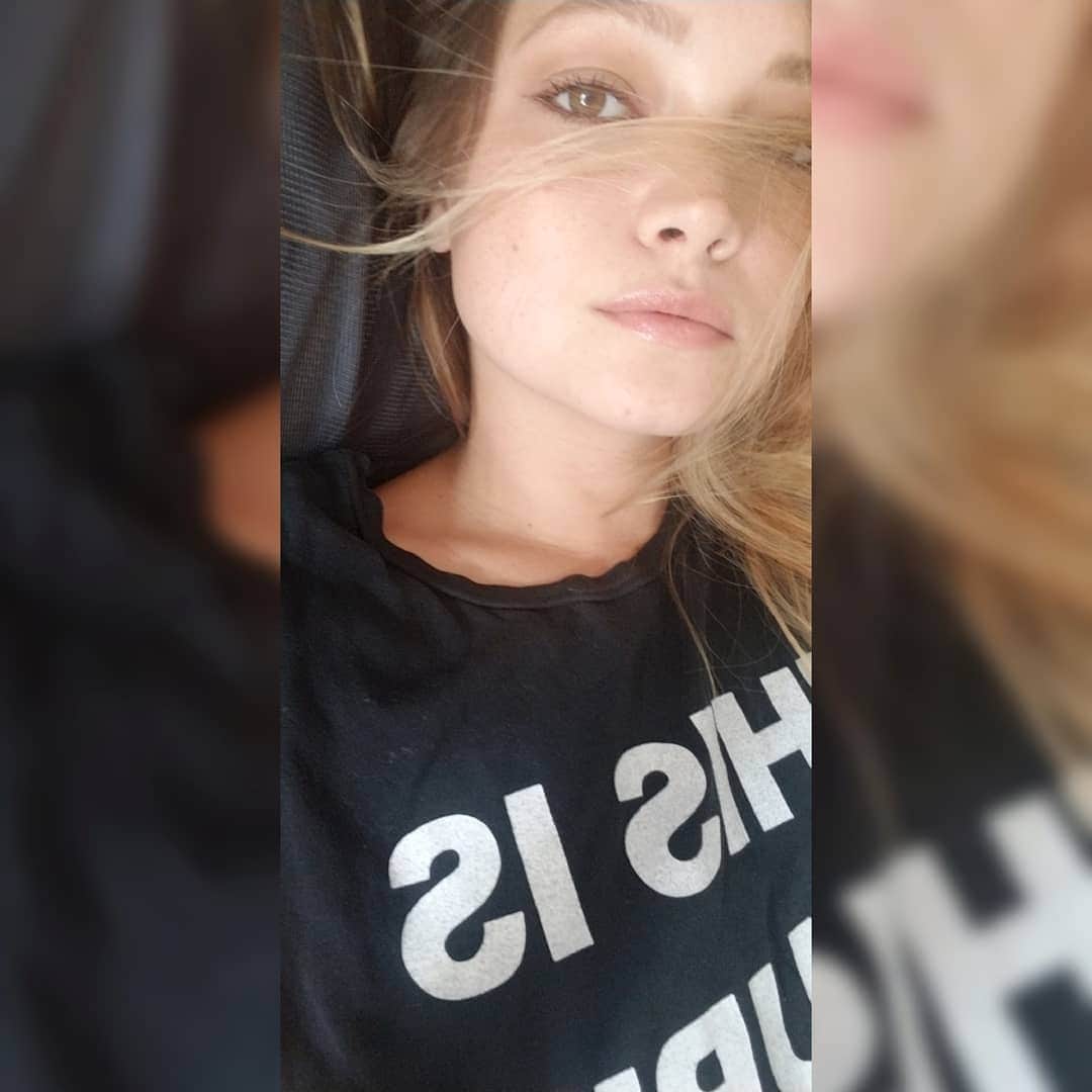 Chelsie Arynのインスタグラム：「#monday」