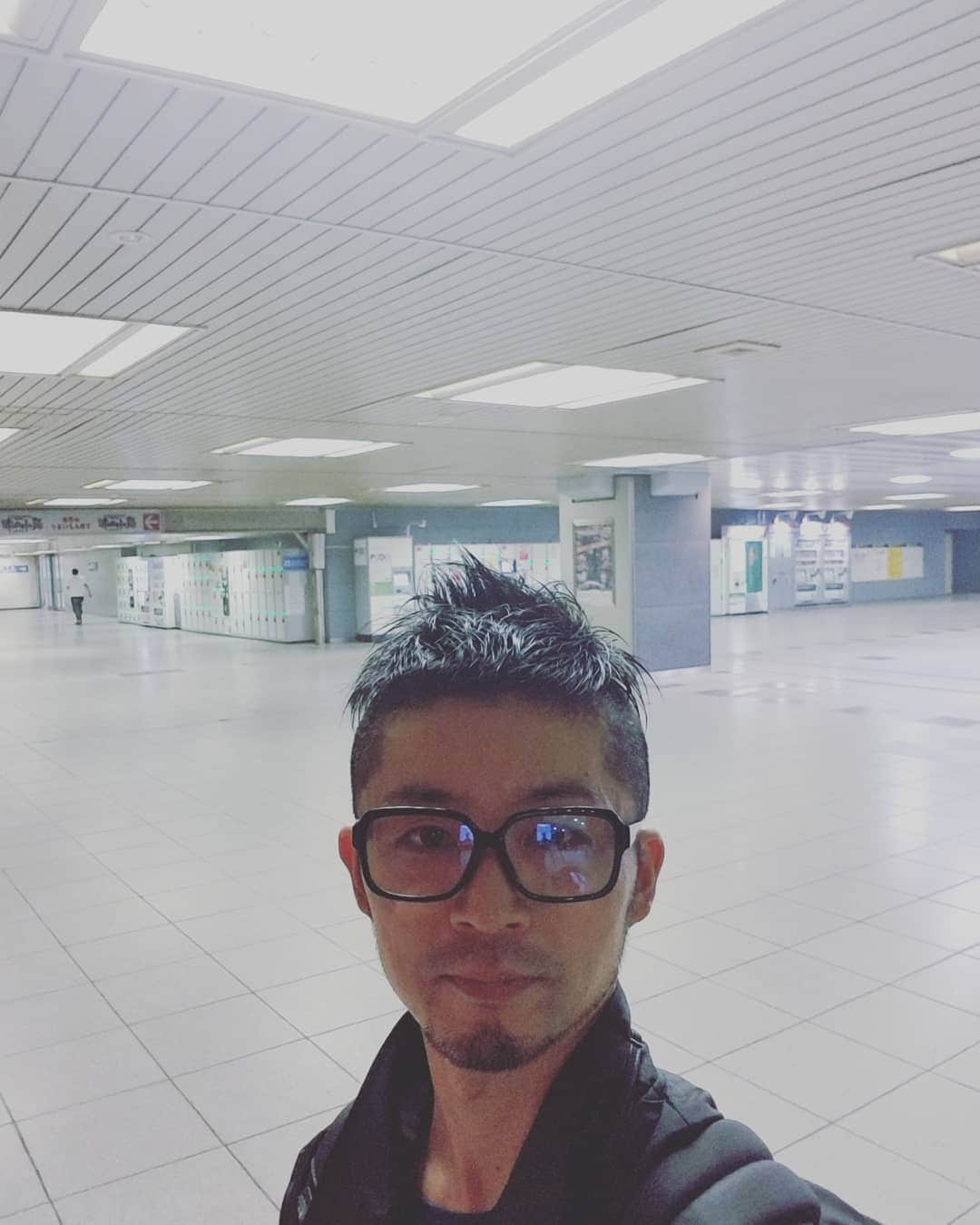 山本崇史さんのインスタグラム写真 - (山本崇史Instagram)「PaniCrew大阪時代。新大阪駅でよく練習した場所。20年経っても相変わらずキレイな床だこと😃👋 #PaniCrew #新大阪駅」9月22日 13時29分 - tkcnophoto