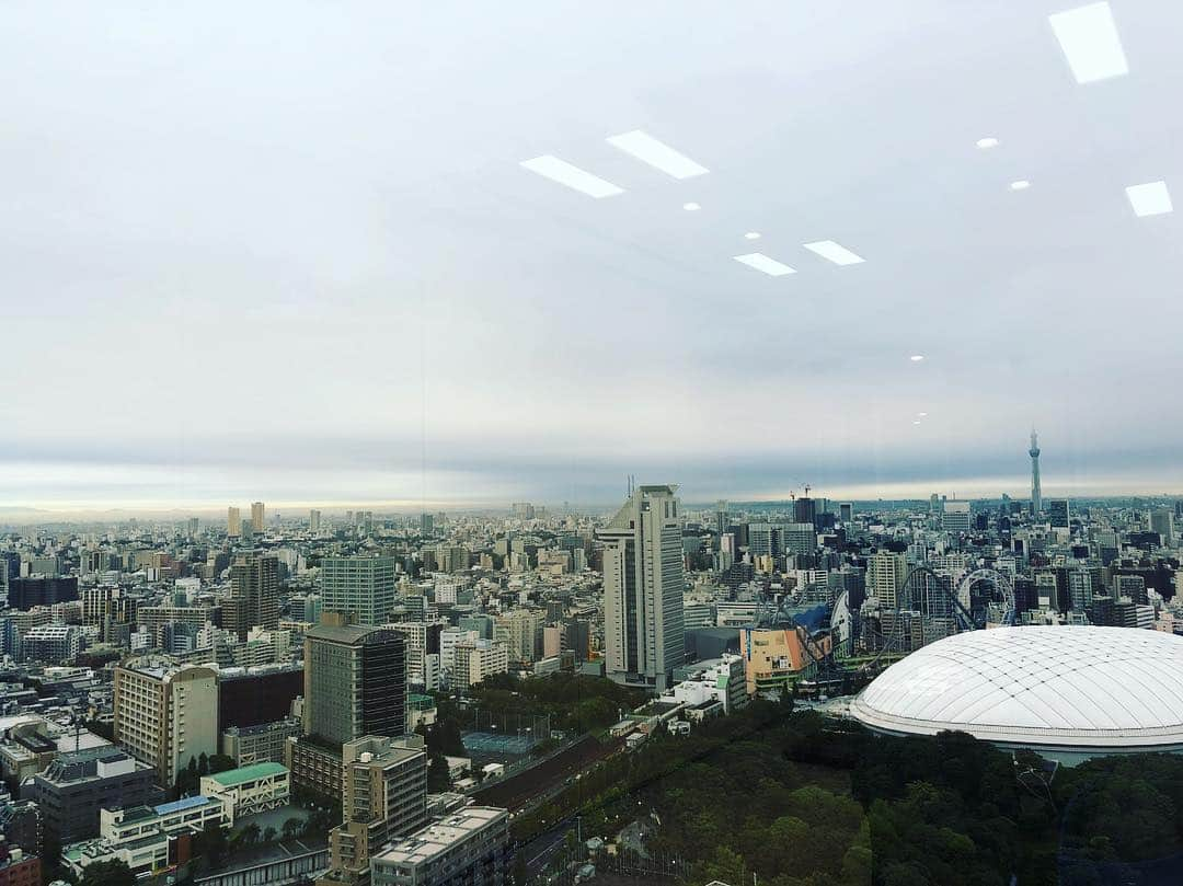 イモトアヤコさんのインスタグラム写真 - (イモトアヤコInstagram)「・ #朝からTOKYO #良い眺め #昨夜のすっぽん鍋が効いてるモーニング」9月22日 6時51分 - imotodesse