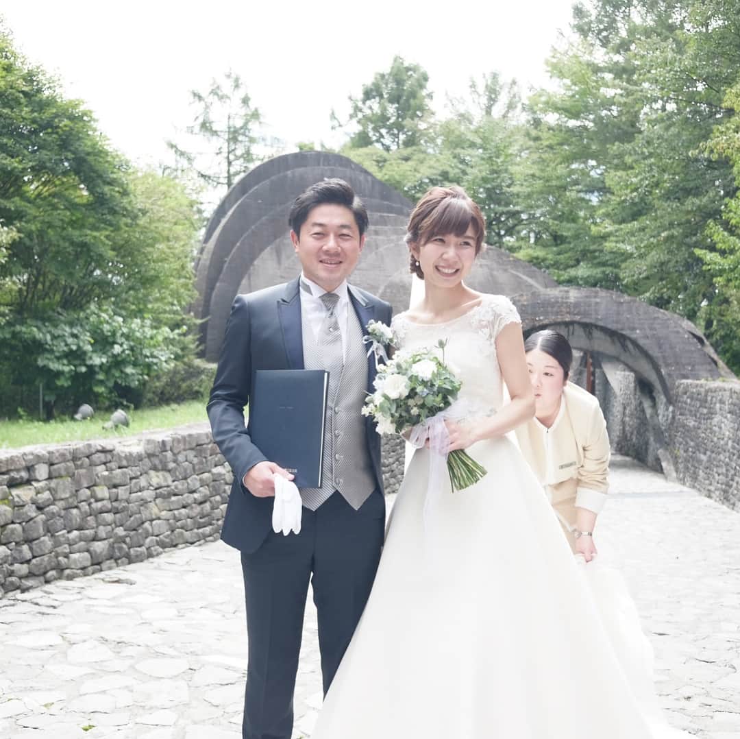 市岡麻美さんのインスタグラム写真 市岡麻美instagram 結婚式 新潟のお菓子屋さんの家に生まれた メルヘン 美樹の結婚式 大学の友達 軽井沢の石の教会で挙げたので パティシエのお父さんがケーキで教会を再現 美樹がお父さんラブなのがウチと一緒で