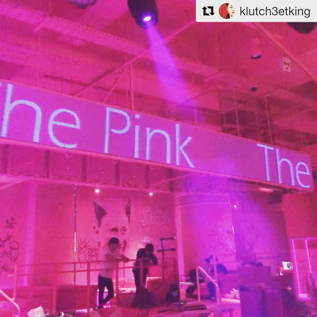 MAYUMIさんのインスタグラム写真 - (MAYUMIInstagram)「23日（日）大阪の @___thepink___  でDJです♪ PINKの内装が気になりすぎる( *´艸`) 日曜お待ちしてまーす♪  #Repost @klutch3etking with @get_repost ・・・ OMOTENASHI株式会社の新たなる挑戦‼️﻿ 大阪ミナミにとんでもないclubがオープンします。﻿ ﻿ その名も "THE PINK"  目にする景色がすべてピンクな世界。﻿ 世界初オールピンク‼️‼️﻿ それに加えて新進気鋭のイラストレーターbuggy氏によるアートの数々。﻿ ﻿ OMOTENASHI株式会社会長である七浦隼人氏がお届けする誰も体感した事のない空間で音楽とお酒とアートを存分に楽しんでください。﻿ 僕もプロデューサーとして関わらせていただきます。﻿ ET-KINGとして19年間、音楽に携わってきた経験を生かして誰もマネ出来ないようなエンターテイメントを皆様に届けていきたいと思います‼️﻿ ﻿ ミナミから世界へ。﻿ ジャパニーズカルチャーの進化をしっかり発信していきます‼️﻿ ﻿ ﻿ （略）  映えスポットいくつ制覇できるかな❓️﻿ ﻿ ﻿ (THE PINK)﻿ 大阪府大阪市中央区東心斎橋2-7-20 サザンパレスビルB1﻿ ﻿ #thepink #ザピンク #allpink #世界初オールピンクのナイトクラブ #大阪新名所 #大人のクラブ #ETKING #HOMEMADE家族  #グランドオープン #OMOTENASHI株式会社 #七浦隼人 #KLUTCH #ここだけla #pink #club #hiphop #osaka #party #nightclub #edm」9月22日 9時55分 - djmayumi