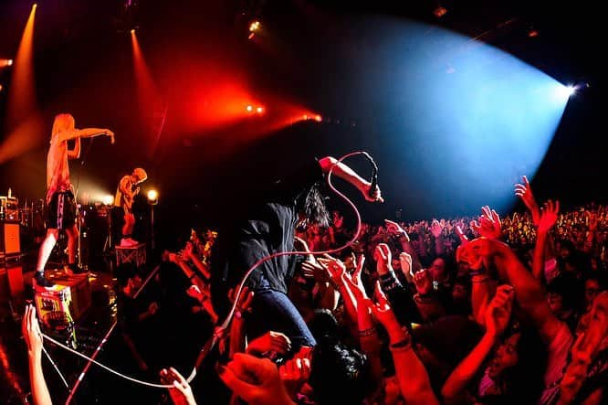 Fear, and Loathing in Las Vegasさんのインスタグラム写真 - (Fear, and Loathing in Las VegasInstagram)「昨日はMAN WITH A MISSION Presents Chasing the Horizon Tour 2018 名古屋公演、お呼び頂きありがとうございました〜！！ 初めてでも一緒に楽しんでくれた皆さんも、ほんまにありがとう！ 昨日の写真を撮っていただいたのでアップします！みんな見てみてね！ 名古屋は来月もツアーで来るので、またみんなに会えるのを楽しみにしてます！ . Photo by Daisuke Sakai(FYD Inc.) . /So  #MANWITHAMISSION #ChasingtheHorizonTour #FaLiLV #名古屋」9月22日 11時31分 - falilv_official