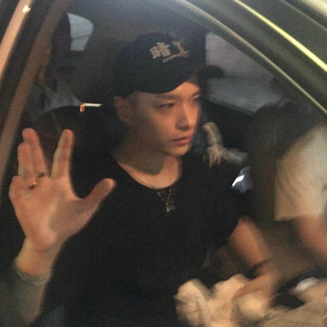 のインスタグラム：「공연하고 내려와서 카니발타고 땀에 젖은 그대로 찝찝하게 집에 갈 때 세상에서 제일 기분 좋다 매일 하고 싶다」