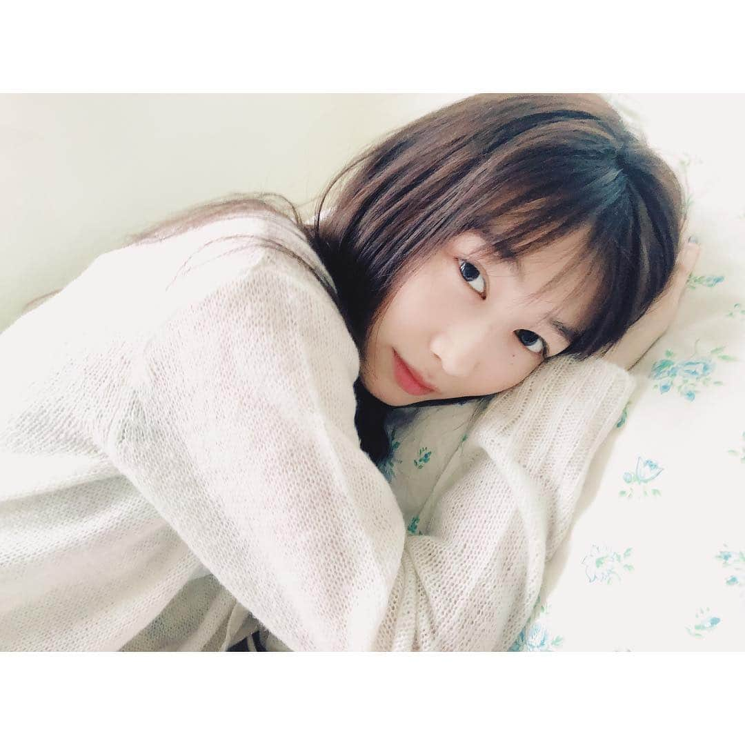 岡本夏美さんのインスタグラム写真 - (岡本夏美Instagram)「2019年単独カレンダー オフショット祭りです 今年は 自分で考えた"彼女感"を テーマに よりナチュラルで、 素に近いわたしをとっていただきました。 すっぴんで部屋着っぽいもので 撮っていただいたり 大好きなワンピースを着たり。 パーカーでラフなもの。とか。。 ぜひ、 ほかの写真も みなさまにみていただきたいのです！ よろしくお願いしますー！ イベントも お待ちしてます 10月28日16時からです👼」9月22日 15時22分 - okamoto_natsumi