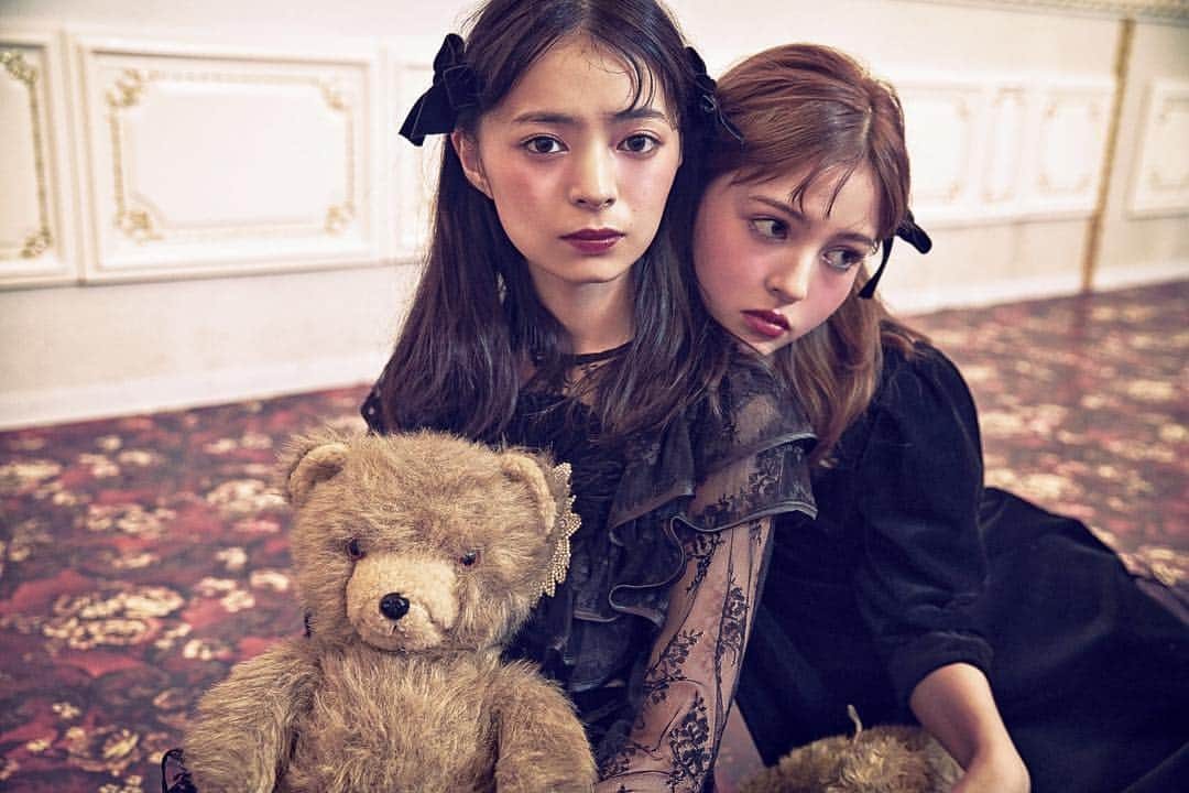 LARMEさんのインスタグラム写真 - (LARMEInstagram)「かみこ&ナナ🎃💕 . . (撮影中本当の姉妹に見えた😭) . . LARME036ハロウィン企画をチェック⚡️ . . #上國料萌衣 #加藤ナナ #アンジュルム  #LARME #fashion #fashionmagazine #girly #cute #girl #model #ガーリー #ラルム #LARME036 #halloween #ハロウィン」9月22日 17時48分 - larmemagazine