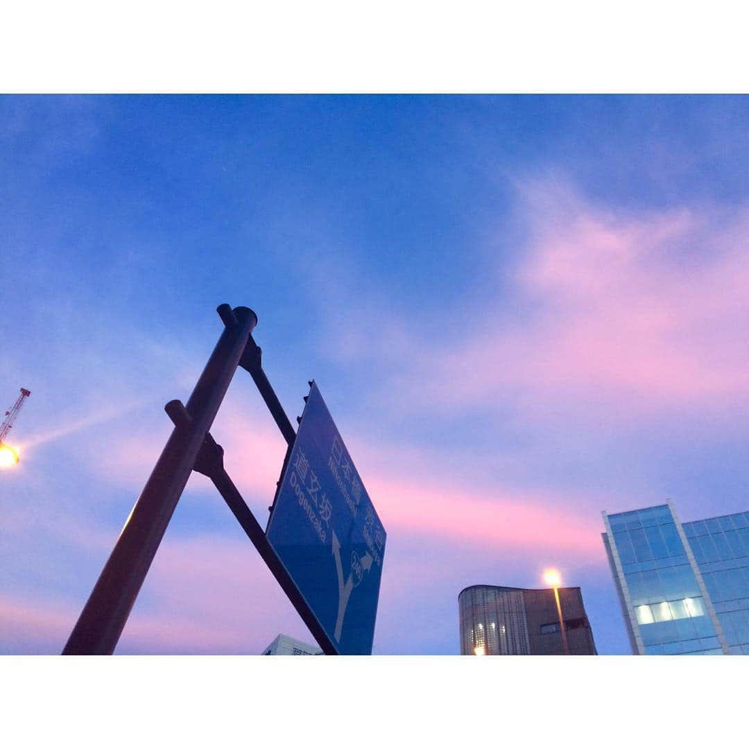 福山智可子さんのインスタグラム写真 - (福山智可子Instagram)「Pinky sky ♡ 東京に居ると空を見ることさえ忘れちゃうね . #iphone5quality #空 #tokyo #imisshawaii」9月22日 17時56分 - chikako808