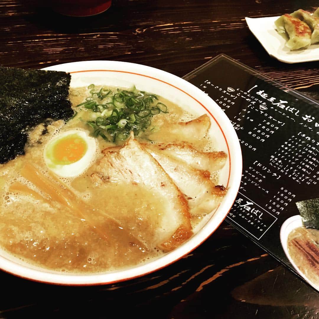 のインスタグラム：「函館市本通り2丁目にある美味しいラーメン屋さん『麺屋 石ばし』 私のお気に入りのラーメン屋さんです。 チャッチャ醤油がオススメ〜〜♪ 挨拶も素敵(*^^*) ぜひご賞味くださいね😊 #函館 #函館ラーメン #函館グルメ」