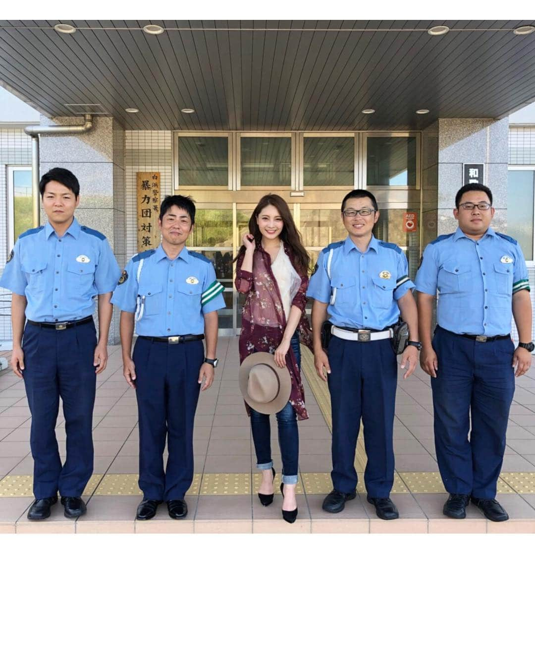 本谷紗己さんのインスタグラム写真 - (本谷紗己Instagram)「今日は白浜警察署さんの﻿ 1日警察署長させて頂きました🐼﻿ ﻿ 秋の全国交通安全運動です🍁﻿ ﻿ お酒を飲んだら﻿ 「運転しない」「運転させない」﻿ ﻿ 安心安全の心を大切に🐼﻿ ﻿ 大迫力の白バイのデモンストレーション走行や、﻿ ﻿ 日産LEAF .NOTEの試乗では﻿ 自動駐車も！！感動！😍 ﻿ とても楽しい1日でした👮‍♀️ ﻿ ﻿ ﻿ かげろうカフェさんでは﻿ 大好きな 「生かげろう」をいただきました✨﻿ (生かげろうは白浜でだけ)﻿ ﻿ そして新作、茶かげろうも❤️ ﻿ 暑い中来てくださったみなさん﻿ ありがとうございました😆💛 ﻿ そして、白浜警察署さん﻿ 呼んでくださって本当にありがとうございました✨﻿ ﻿ 白浜警察署さんではさまざまなイベントの企画などもされているそうです。ぜひチェックしてみてくださいね😄！ ﻿ ﻿ ﻿ そんな私は、、﻿ 来週もロケで白浜へ行きます！！🐼❤️﻿ ﻿ ﻿ ﻿  #白浜 #和歌山 #さぴ和歌山 #tiktok 再開しました(ズボラしてました)﻿ #一日警察署長 #秋の全国交通安全運動 #白良浜 #メイクアップ #ヘアメイク #かげろう #わくわく編集部 #insta_wakayama #wakayama #和歌山カフェ #かげろうカフェ #生かげろう」9月22日 20時38分 - sappyon38