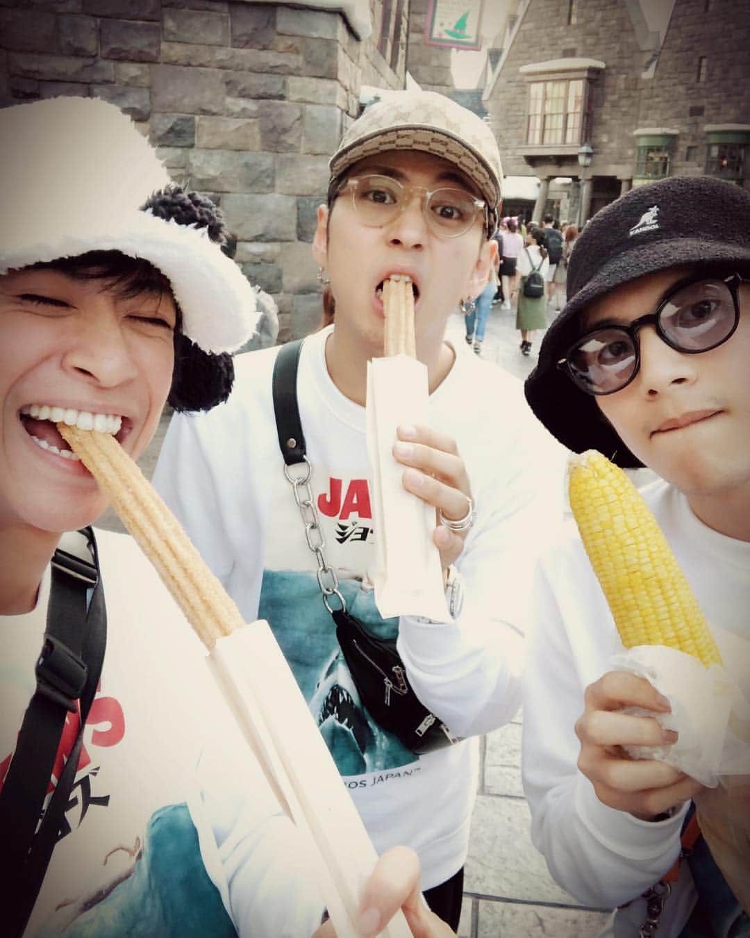 赤澤燈のインスタグラム：「あぁ…しゅーととのUSJ楽しかったなぁ。 来年はどこかなぁ。  #井澤勇貴」