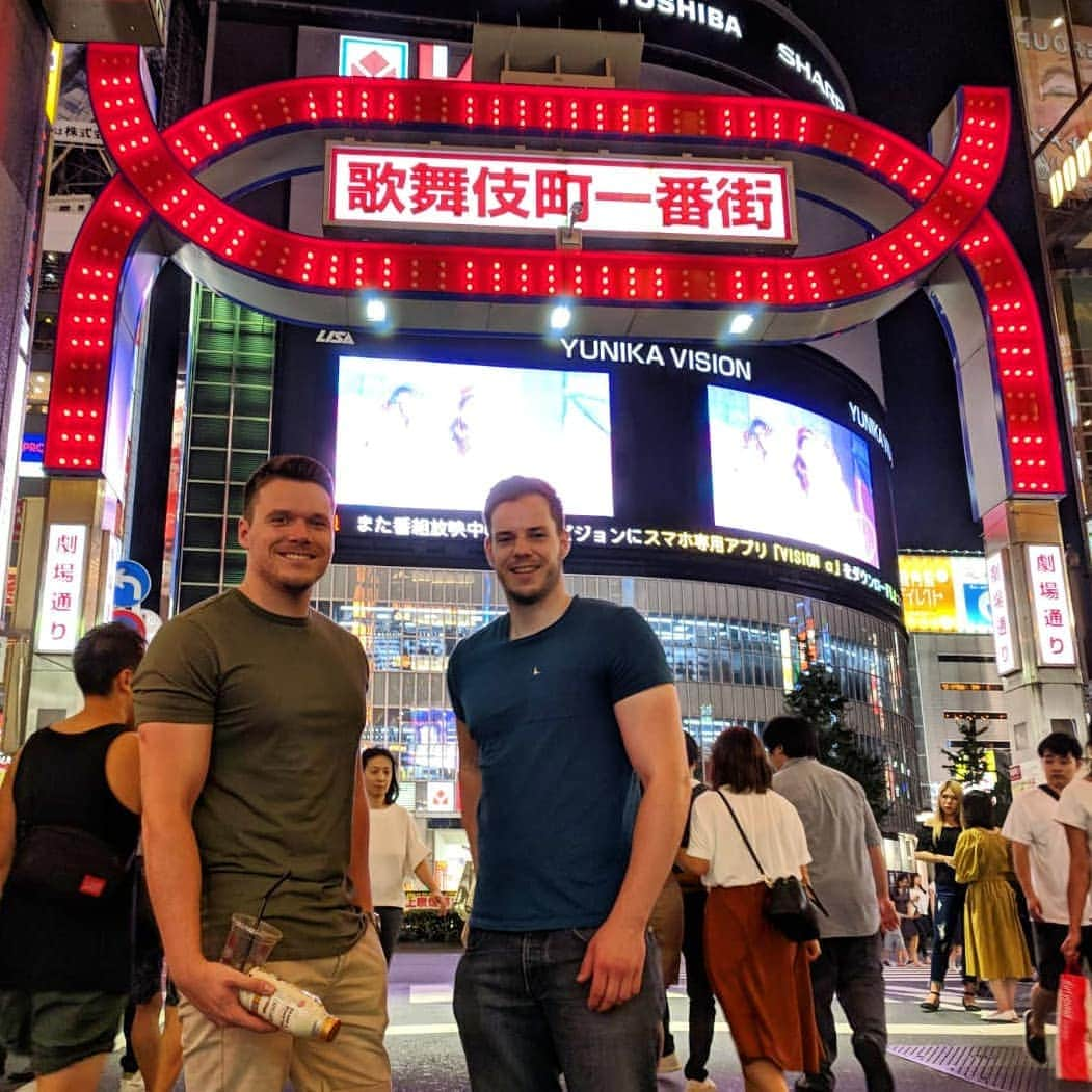 ニックさんのインスタグラム写真 - (ニックInstagram)「Out to get yakiniku with @chiakiinengland and @basheemskerk_89 in Kabukicho, Tokyo's red-light district.  #japan #tokyo #travel #gaijin #shinjuku #kabukicho #yakiniku #日本 #東京 #新宿 #歌舞伎町 #焼き肉 #外人 #イギリス人 #イギリス」9月23日 7時57分 - wickio