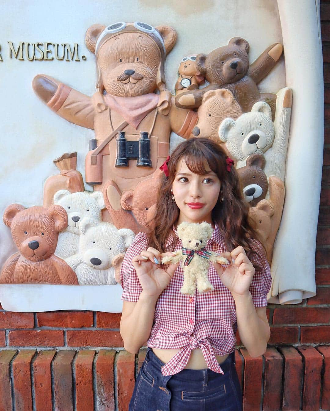 小沼瑞季さんのインスタグラム写真 - (小沼瑞季Instagram)「🐻❤️🐻❤️﻿ ﻿ テディベアミュージアム行ってきた😎💘﻿ ﻿ くまちゃんだらけで幸せ💕💓﻿ かわいいぬいぐるみいっぱい売ってた❣️﻿ 本当にみんなお顔が可愛かった😳﻿ ﻿ 我慢できずに小さいくまちゃん購入🐻﻿ ﻿ 伊豆に来たら是非行って見て😍﻿ 癒されたよ〜🌈✨﻿ ﻿ ﻿ ⚠️スカートがずっとずれています...🤣﻿ ﻿ ﻿﻿ #japantrip#izu#atami#teddybear#くまちゃん#くまさん#くま#テディベアミュージアム#テディベア#伊豆テディベアミュージアム#旅行#トラベル#伊豆#伊豆旅行#熱海#熱海旅行#熱海カフェ#旅行#国内旅行#みいきとらべる✈️#みいきのカフェめぐり☕️🍰」9月22日 23時17分 - mizukikonuma