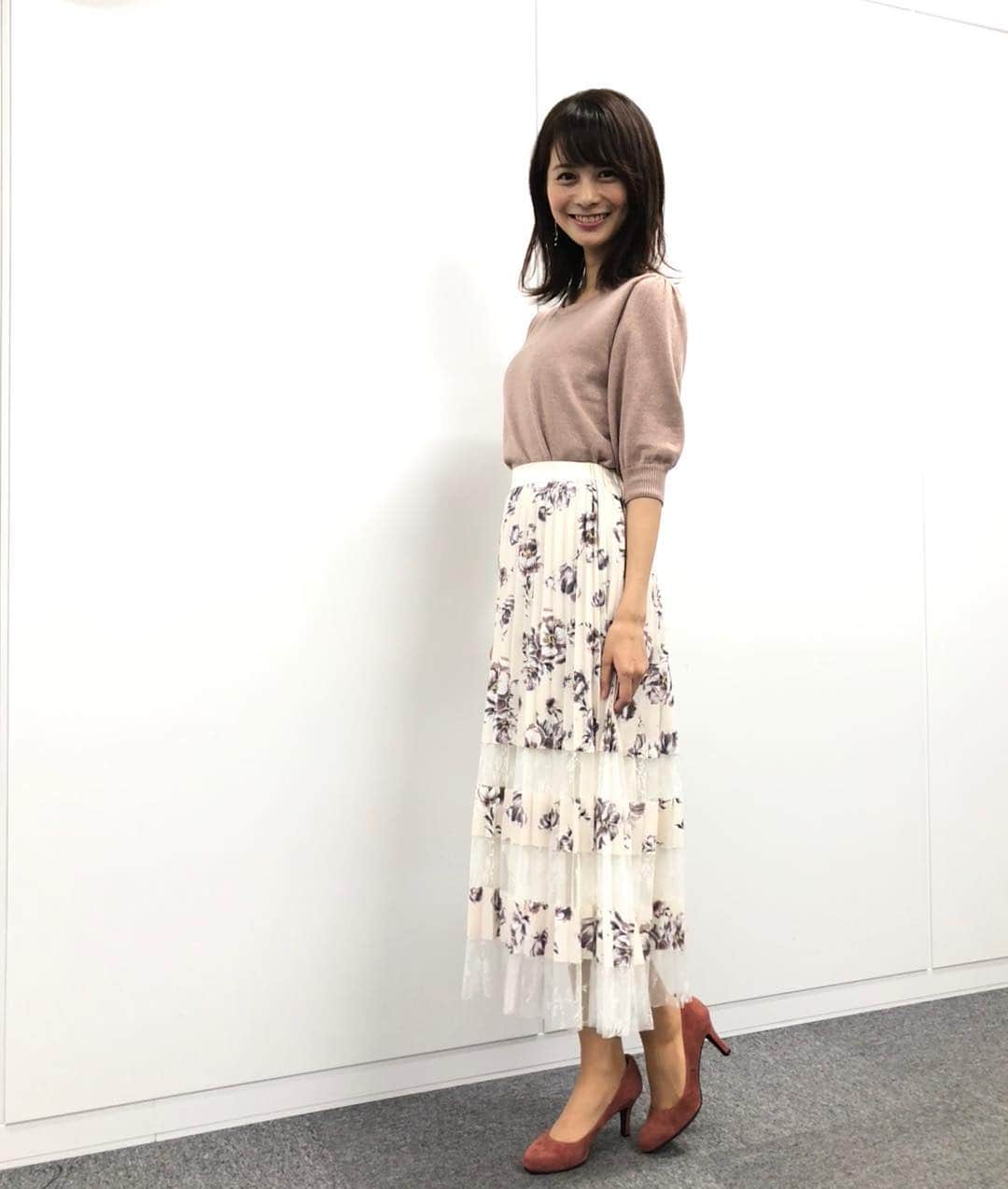 高見侑里さんのインスタグラム写真 - (高見侑里Instagram)「◡̈♥︎ こちら、BS11の衣装です👗 トップス&スカート…#RD ピアス…#imac パンプス…#DIANA」9月22日 23時38分 - yuri_takami_official