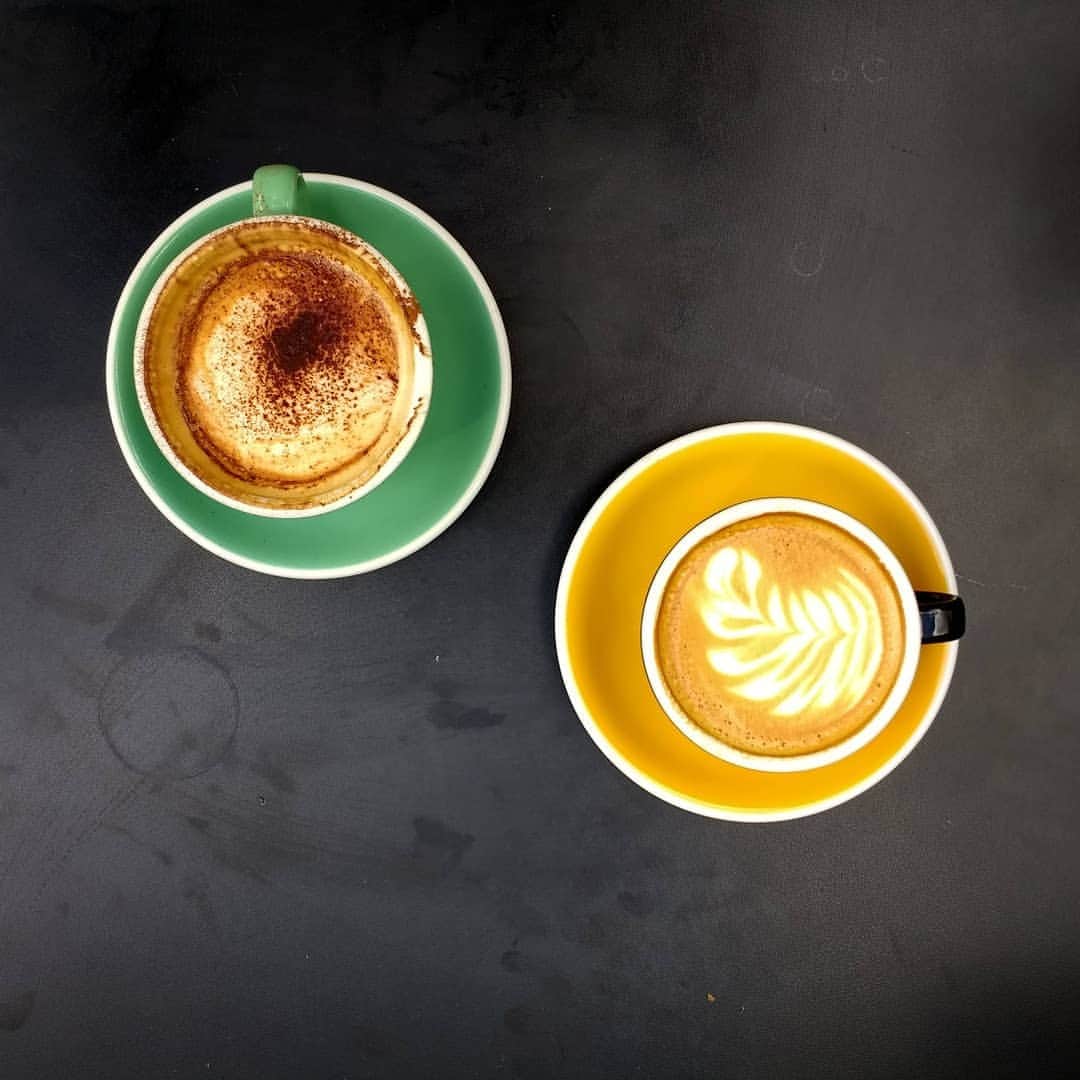 ハーディエイミスのインスタグラム：「Sunday morning coffee.」