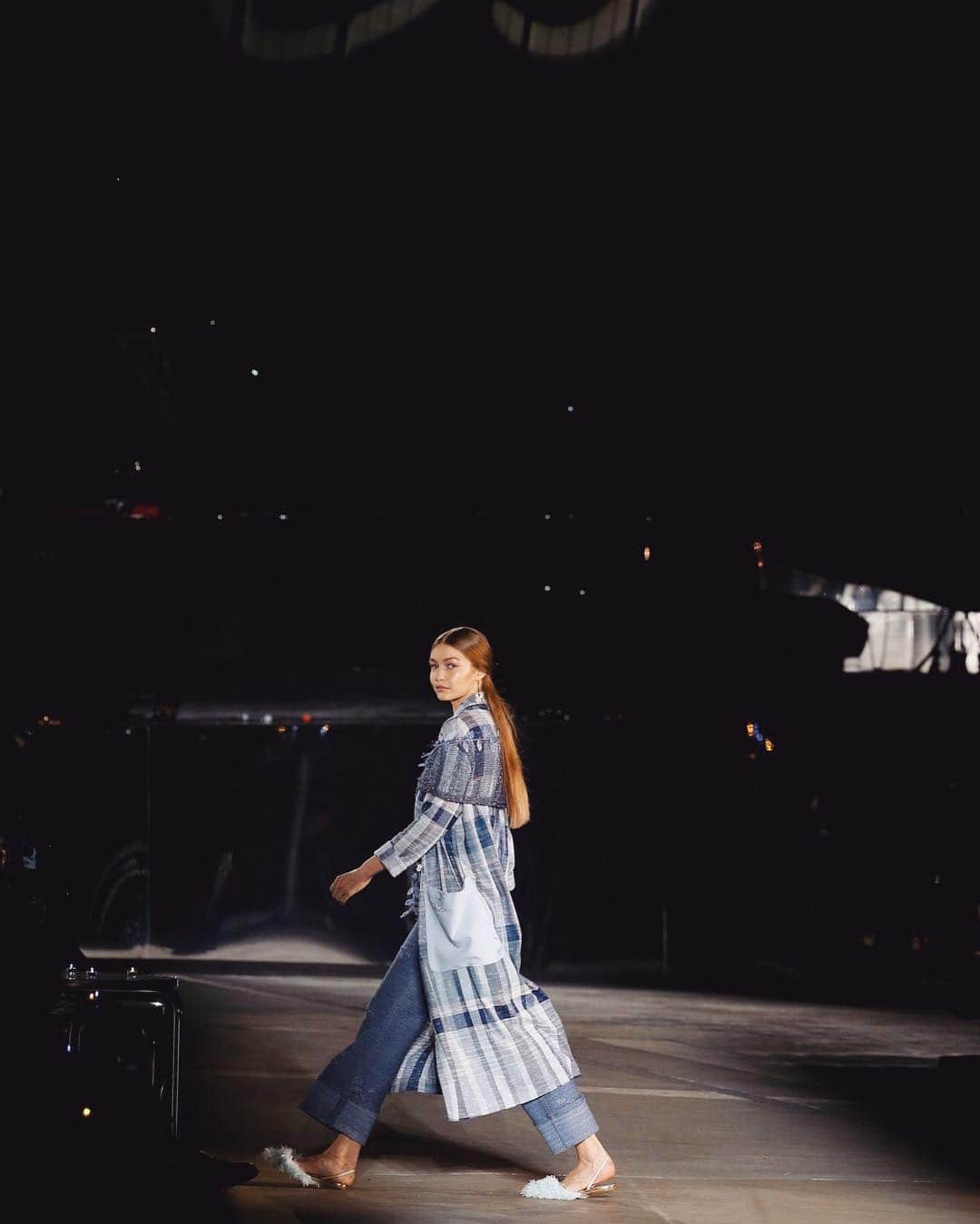 ジジ・ハディッドさんのインスタグラム写真 - (ジジ・ハディッドInstagram)「The @missoni show yesterday was a beautiful, breezy, live-piano-accompanied night walk that had me reminiscing on how much I have enjoyed my time working with @missbrunello and the team over the years. Closing the #Missoni65 Year Anniversary Show was an honor 🌌 THANK YOU & congratulations on a stunning celebration and 65 years of amazing family creation ! I always love the collection and styling @vanessareidofficial 🌄 @pg_dmcasting」9月23日 17時42分 - gigihadid