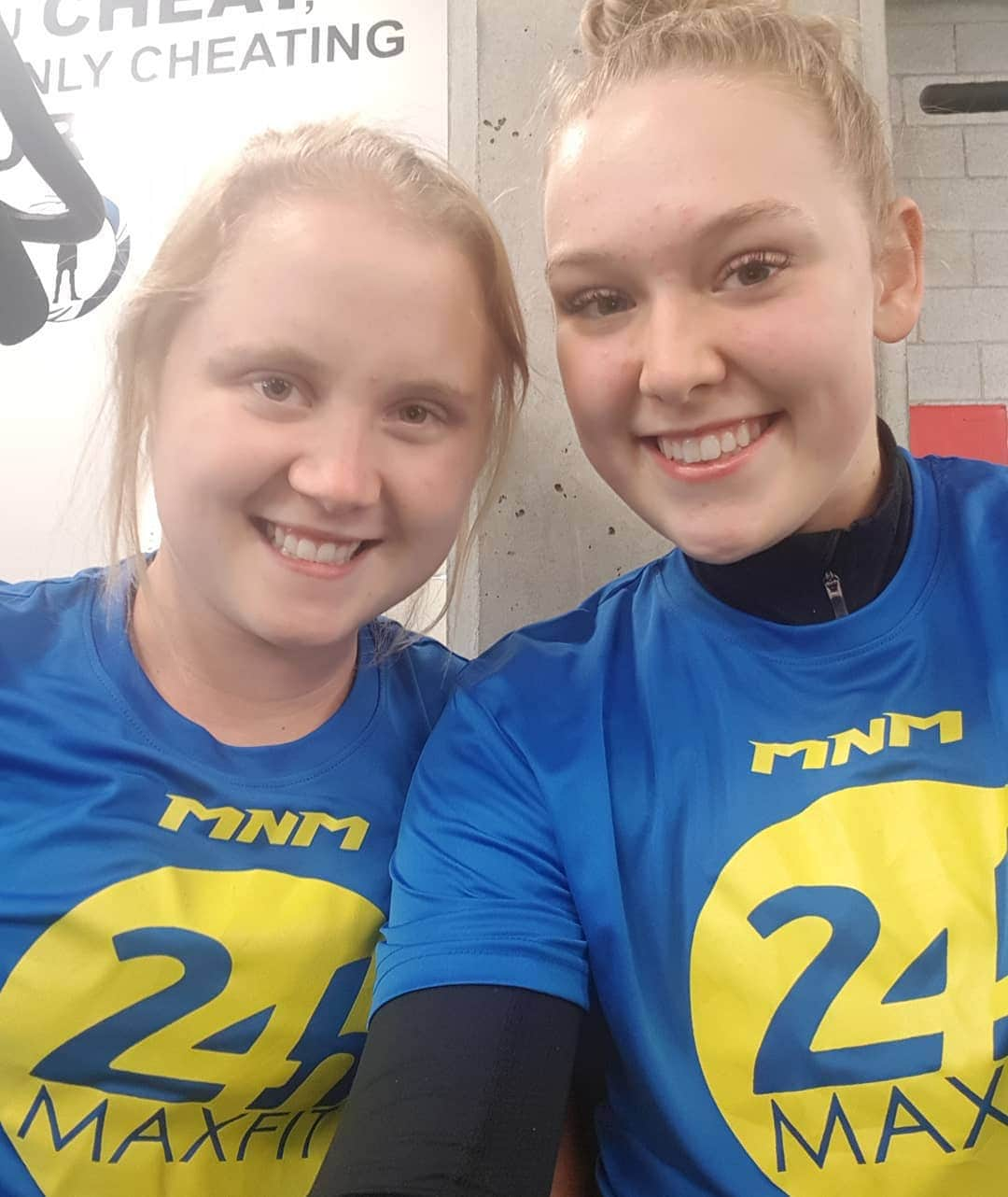 ジュリアン・セガンのインスタグラム：「Défi 24hmaxfit terminé !  My warriors were amazing @nathaliesavignac1 and @jennaemily7 💪 7 trainings were done within 24h, very little sleep (literally 2hours) and despite that we had found the pleasure of training oneself at 2am or 2pm. Lots of laugh and hard work were there to keep our selves motivativated! Well done girls! And by the way, the foundation  has raise 6500$ for Shriners hospitals ( for children) what a great experience! *Now time to get some sleep 👌😪」