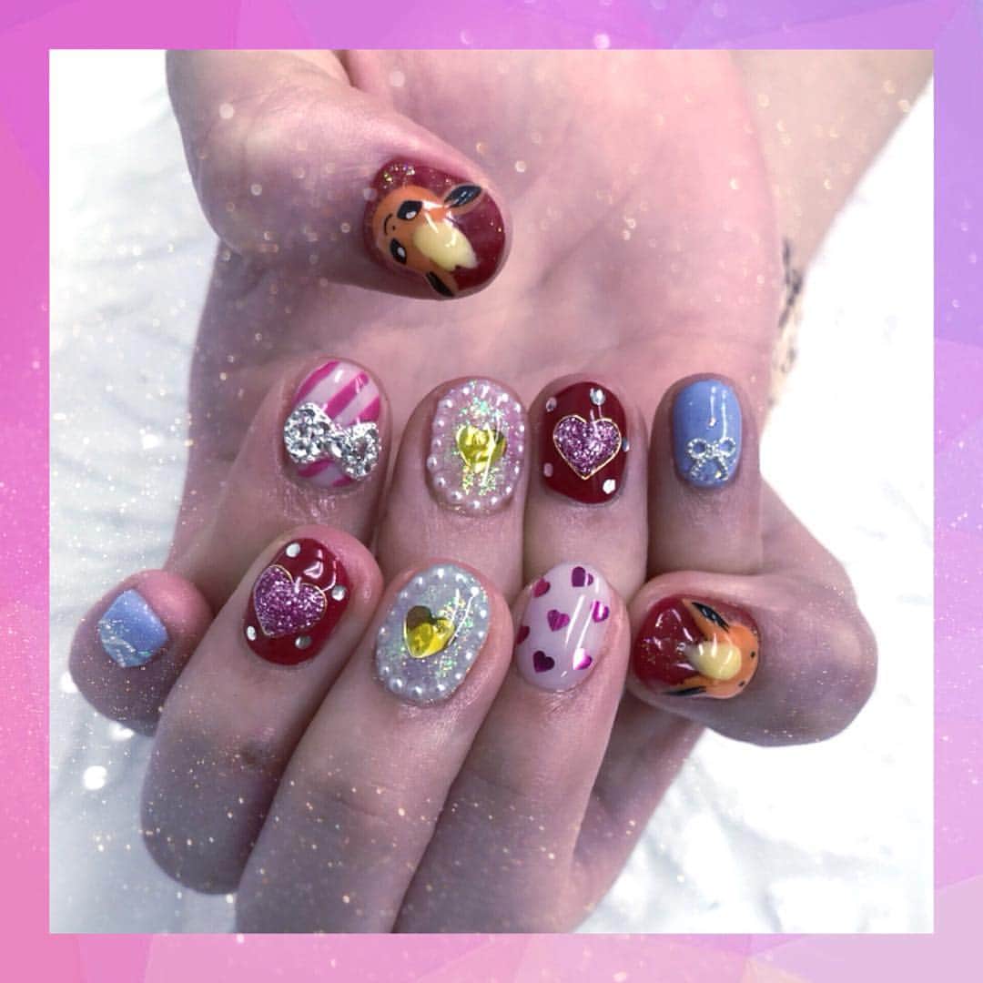 山口みらんのインスタグラム：「NEW ネイル 💅💞 今回はなんとなく雰囲気は可愛い感じであとは全てデザインをネイリストさんにお任せしたんだ！！ 大好きなキラキラも有り、アクセントのラベンダーカラーも可愛い💜 そして、今回のポケモンさんはブースター🔥🔥🔥ブイズちゃん攻めしております。秋だしほのおタイプにしたいなと思っていたのでバッチリでした😭✨✨✨ 本当に通ってるネイリストさん達みんな優しくて、好きなものを用意してくれてて、約4年近くずっとこのサロンを通ってます🙋‍♂️💓 #nails #newnail #ネイル #ポケモンネイル #可愛い系ネイル #ラブリーネイル  #キラキラネイル #ポケモン #pokemon #pokemonnails  #pokemonnailsart #ブースター #ブースターネイル #リボンネイル #ブイズ #ニューネイル」
