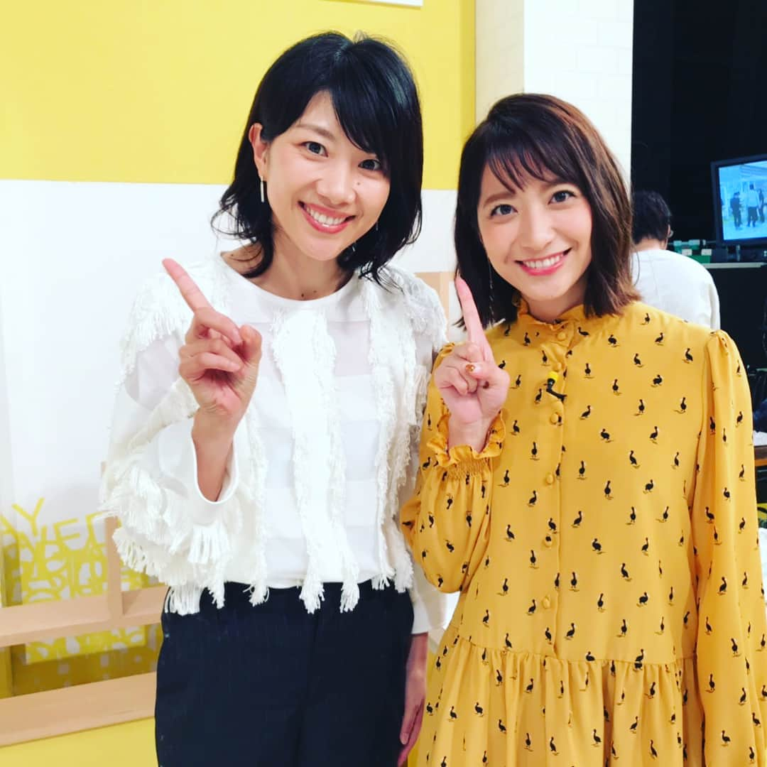 潮田玲子さんのインスタグラム写真 - (潮田玲子Instagram)「シューイチ終わりましたー😊 今日は杉山愛さんにも会えて嬉しすぎました😍😍😍 大坂選手の素晴らしい活躍！ テニスにバドミントンと盛り上がっているので嬉しい限りです！😊 最後は髪を切ってさらに可愛さが増した笹崎アナと😍💓 今日もありがとうございましたー🙏  #シューイチ #杉山愛さん #笹崎里菜アナウンサー #ゲストコメンテーター」9月23日 11時11分 - reikoshiota_official