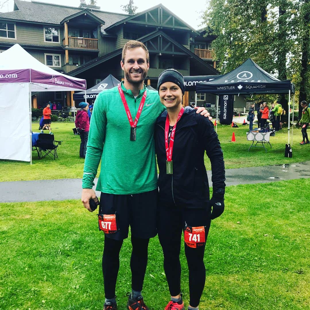 コートニー・トンプソンのインスタグラム：「What an adventure we had today running #whistleralpinemeadows.  Lots of laughs, a few trail snipers, runners high’s, and the kind of pain you gotta earn that feels so good! Incredibly grateful we were in this together... thank you @chase_lam for pulling me up a few hills. :) #chafingisreal #beyondstoked #WAM」