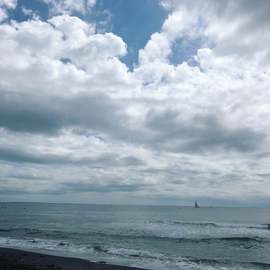 高橋リタさんのインスタグラム写真 - (高橋リタInstagram)「雲多め湿度高めでも、やっぱり海は気持ちいい🏖」9月23日 12時21分 - jojopon