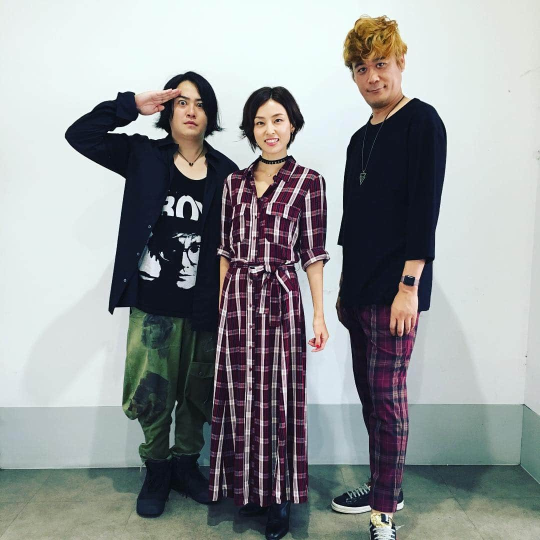 木下あゆ美さんのインスタグラム写真 - (木下あゆ美Instagram)「昨日の東京ゲームショーの様子。  まさかの星野さんと赤チェックで被り、何かのユニットの様な三人になりました笑 沢山の方にお集まり頂き、大変盛り上がりました🙂  ありがとうございました🙏 #東京ゲームショー2018  #遊戯王デュエルリンクス  #遊戯王5ds」9月23日 20時32分 - ayumi_kinoshita13121982